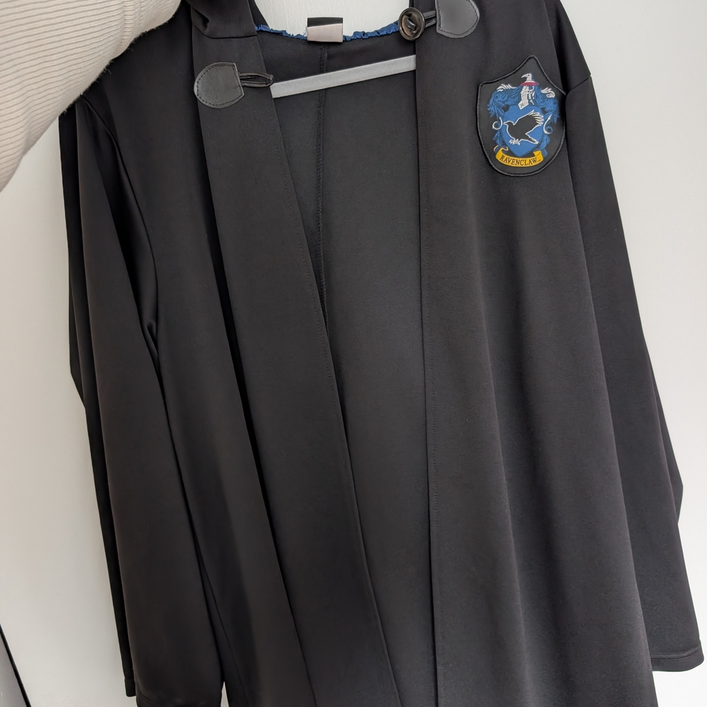 Black Ravencrest Hooded Robe with Crest Patch